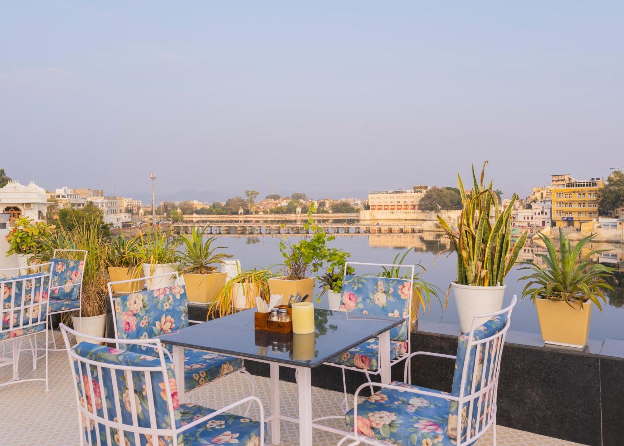 Natural Lake View Hotel Udajpur Exteriér fotografie