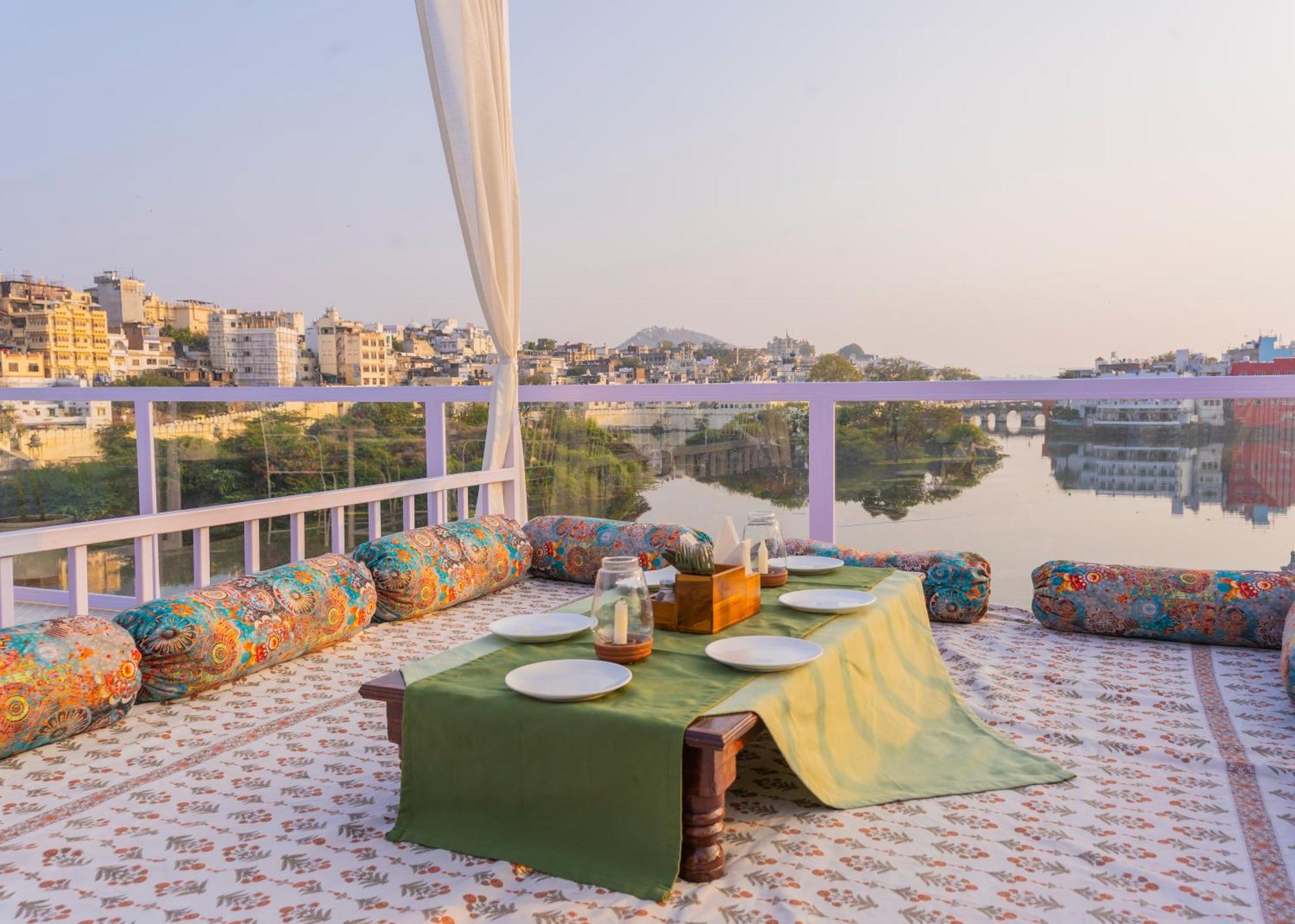 Natural Lake View Hotel Udajpur Exteriér fotografie